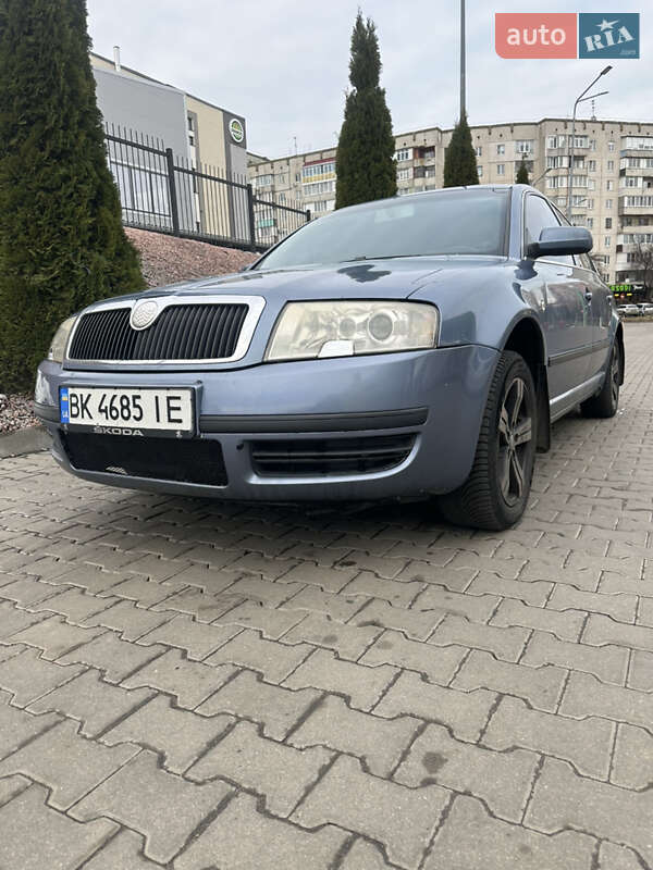 Лифтбек Skoda Superb 2004 в Ровно