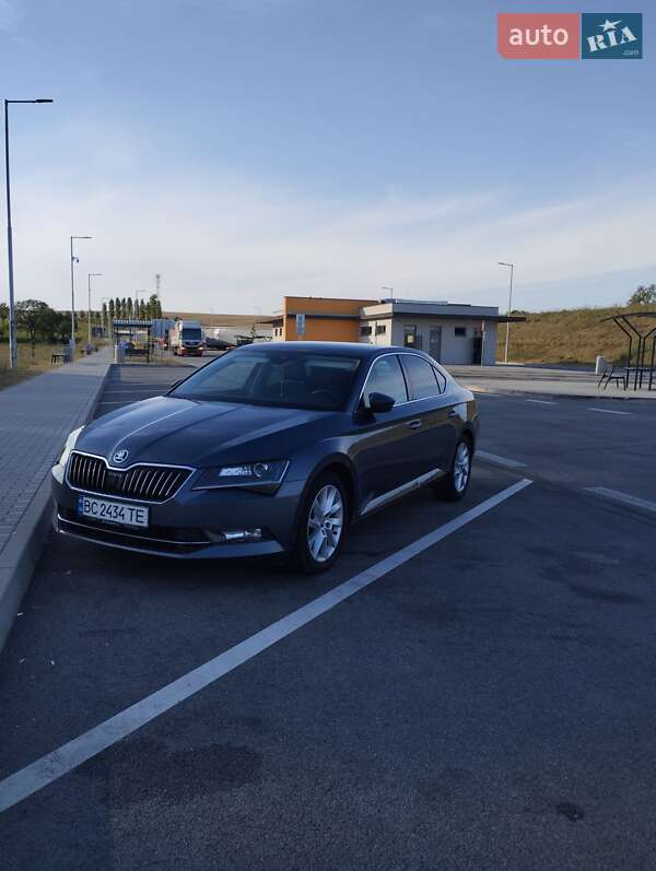 Лифтбек Skoda Superb 2019 в Львове