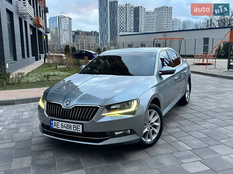 Ліфтбек Skoda Superb 2015 в 