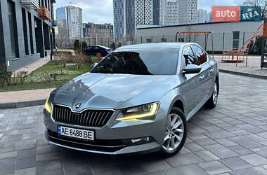 Лифтбек Skoda Superb 2015 в Киеве