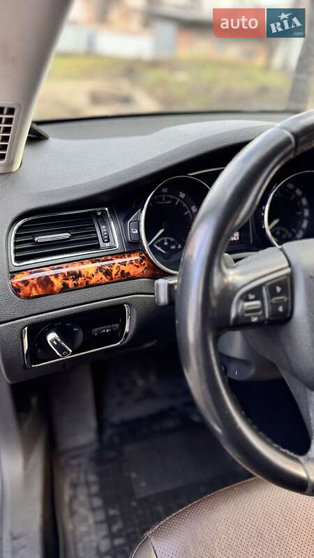 Седан Skoda Superb 2013 в Кривому Розі