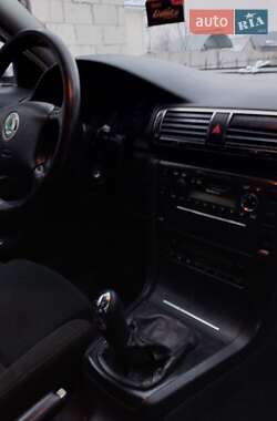 Лифтбек Skoda Superb 2002 в 