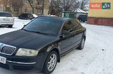 Лифтбек Skoda Superb 2004 в Надворной