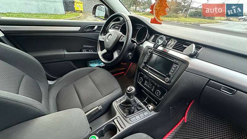 Универсал Skoda Superb 2015 в Ужгороде