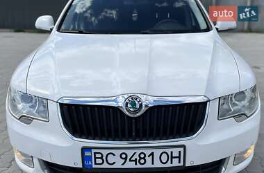 Універсал Skoda Superb 2011 в Дрогобичі