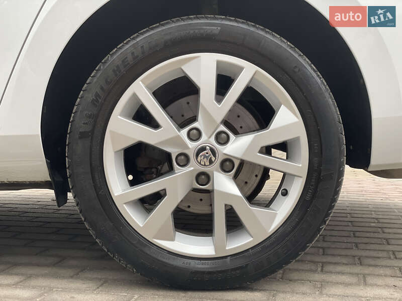 Універсал Skoda Superb 2019 в Тернополі