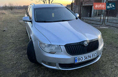 Універсал Skoda Superb 2010 в Звягелі