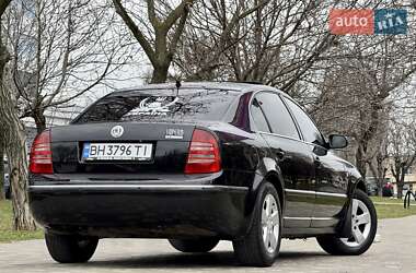 Лифтбек Skoda Superb 2003 в 