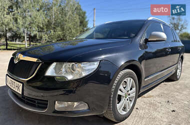 Універсал Skoda Superb 2011 в Василькові