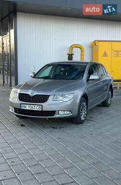 Ліфтбек Skoda Superb 2010 в Рівному