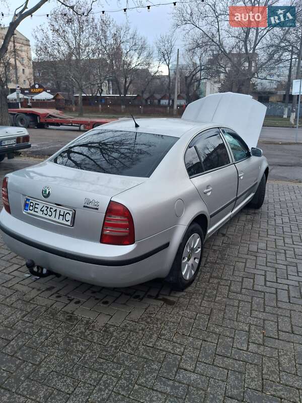 Лифтбек Skoda Superb 2005 в 
