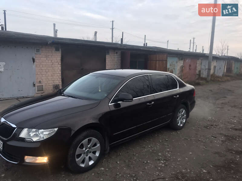 Лифтбек Skoda Superb 2012 в 