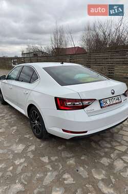 Лифтбек Skoda Superb 2016 в Березному