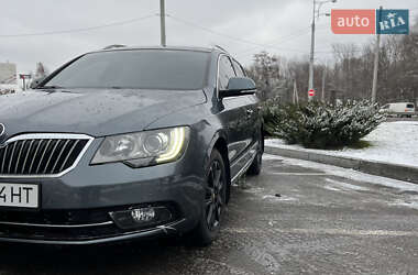 Універсал Skoda Superb 2013 в Дніпрі