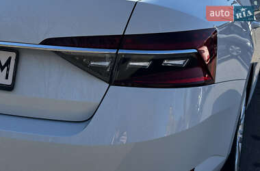 Лифтбек Skoda Superb 2019 в 