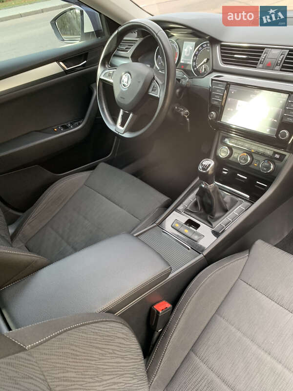 Лифтбек Skoda Superb 2017 в Кропивницком