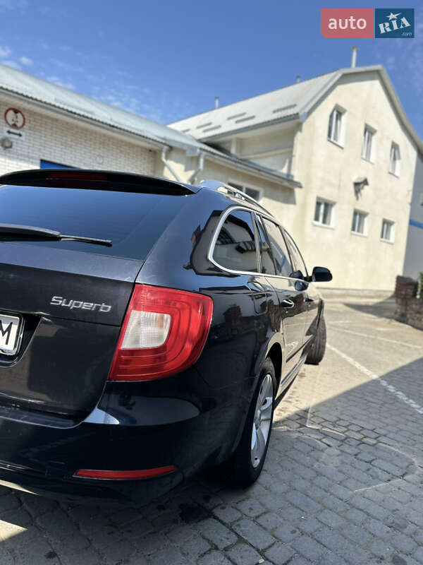 Универсал Skoda Superb 2012 в Долине