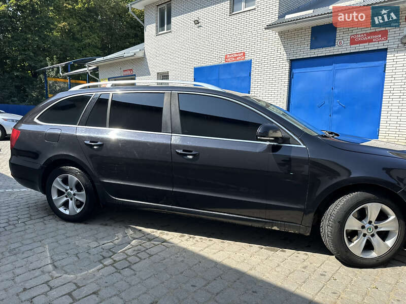Универсал Skoda Superb 2012 в Долине