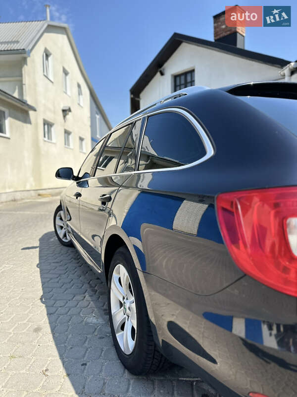 Универсал Skoda Superb 2012 в Долине