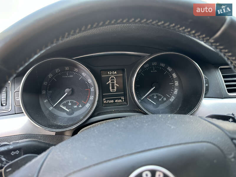 Универсал Skoda Superb 2012 в Долине