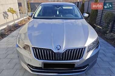 Лифтбек Skoda Superb 2015 в Ужгороде