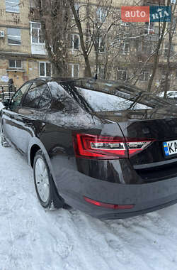 Лифтбек Skoda Superb 2015 в Киеве