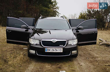 Универсал Skoda Superb 2012 в Дубровице