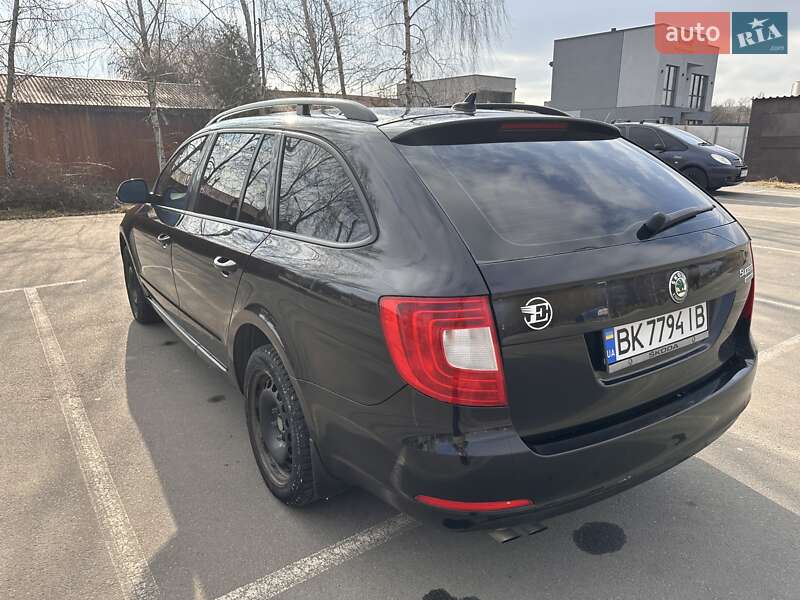 Универсал Skoda Superb 2013 в Ровно
