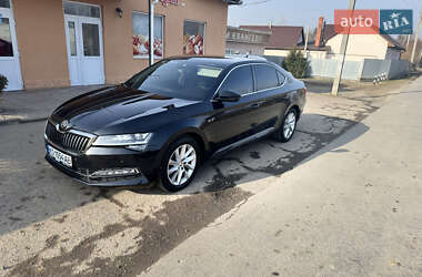 Лифтбек Skoda Superb 2019 в 