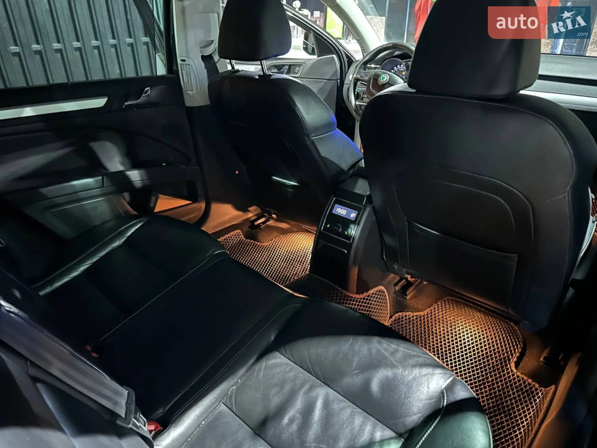 2010 Skoda Superb - мініатюра 20