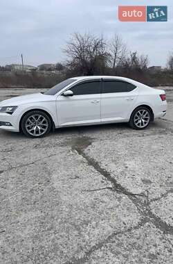 Лифтбек Skoda Superb 2017 в 