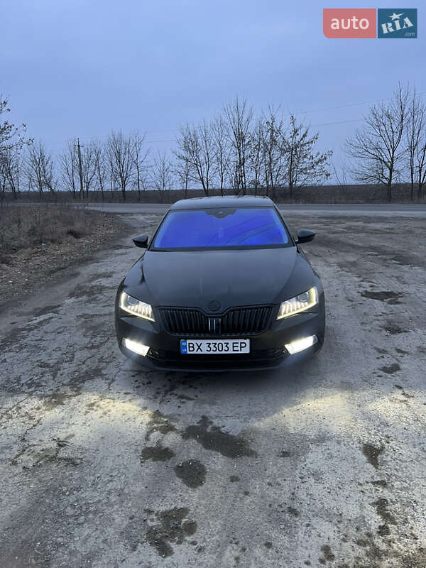 Ліфтбек Skoda Superb 2015 в Городку