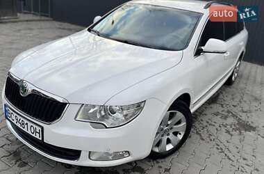 Універсал Skoda Superb 2011 в Дрогобичі