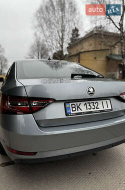 Лифтбек Skoda Superb 2018 в Остроге
