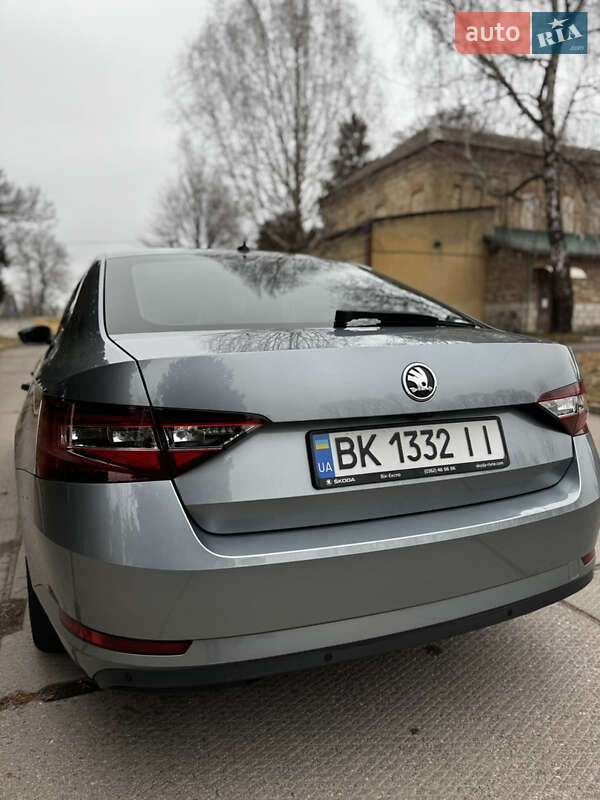 Лифтбек Skoda Superb 2018 в Остроге