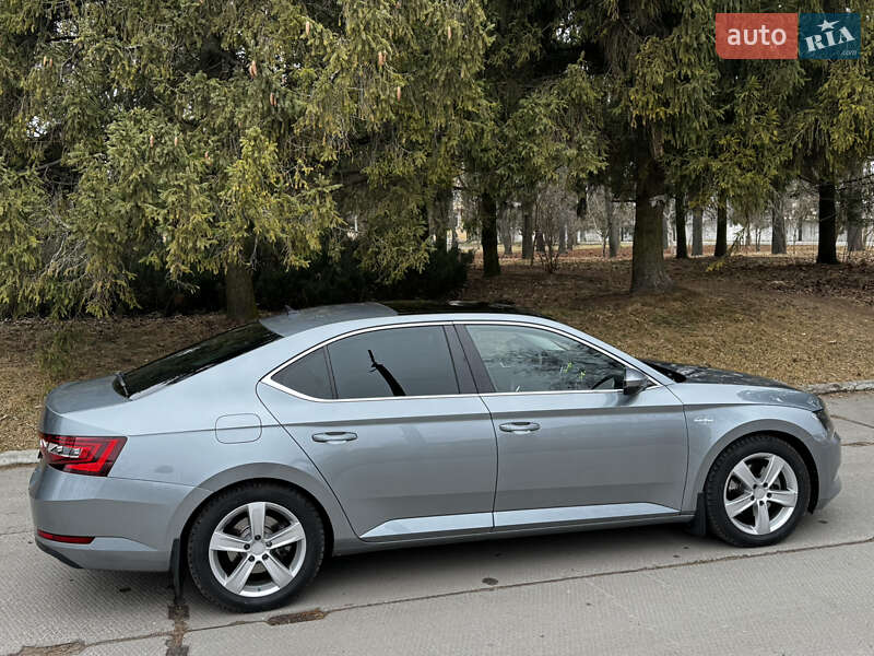 Лифтбек Skoda Superb 2018 в Остроге