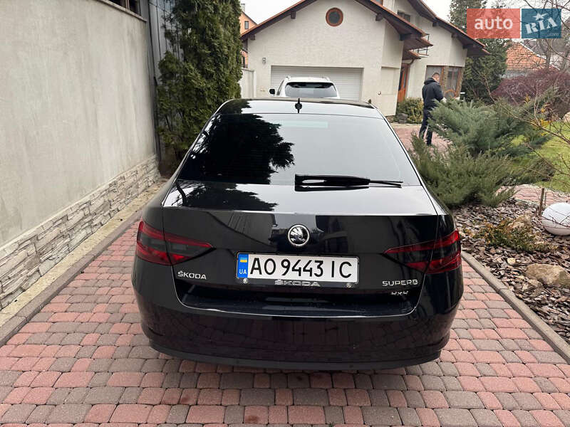 Лифтбек Skoda Superb 2016 в Ужгороде