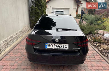 Лифтбек Skoda Superb 2016 в 