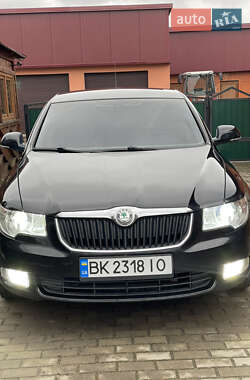 Лифтбек Skoda Superb 2008 в Сарнах