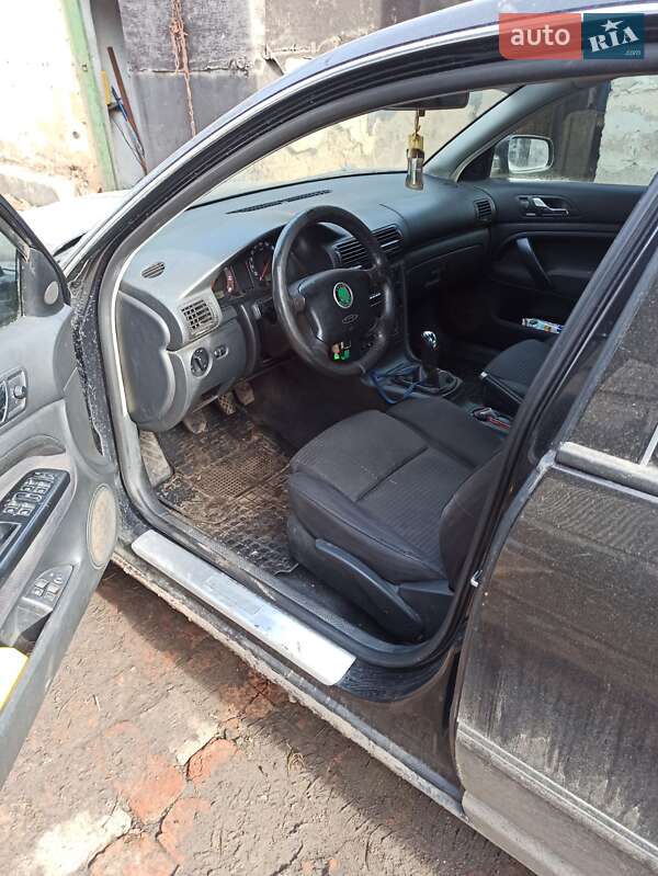 Лифтбек Skoda Superb 2004 в Близнюках