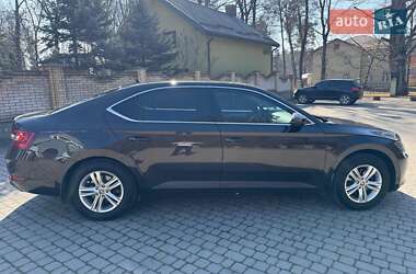 Лифтбек Skoda Superb 2018 в 
