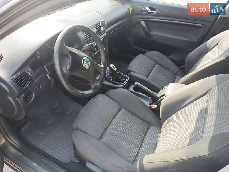 Лифтбек Skoda Superb 2004 в Новой Ушице