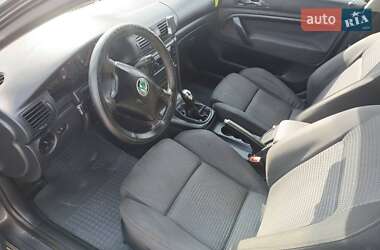 Лифтбек Skoda Superb 2004 в 