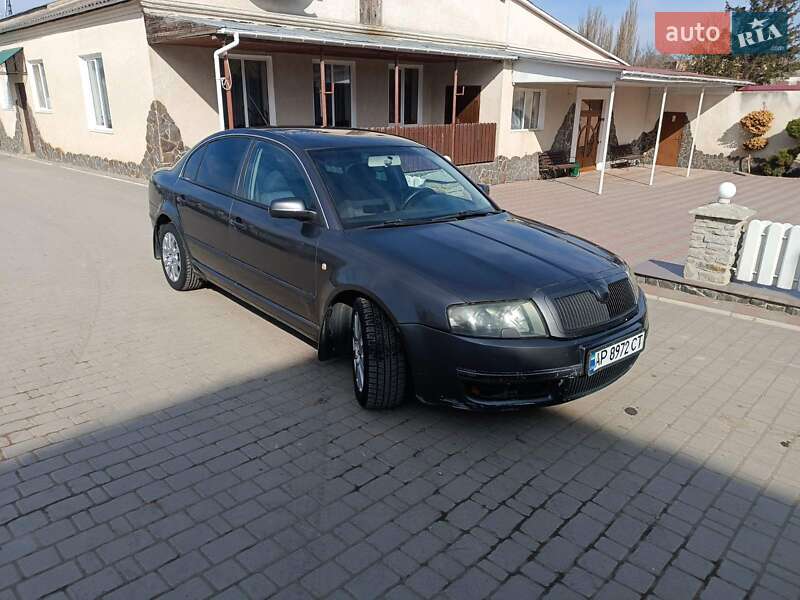 Лифтбек Skoda Superb 2004 в Новой Ушице