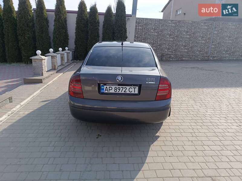 Лифтбек Skoda Superb 2004 в Новой Ушице