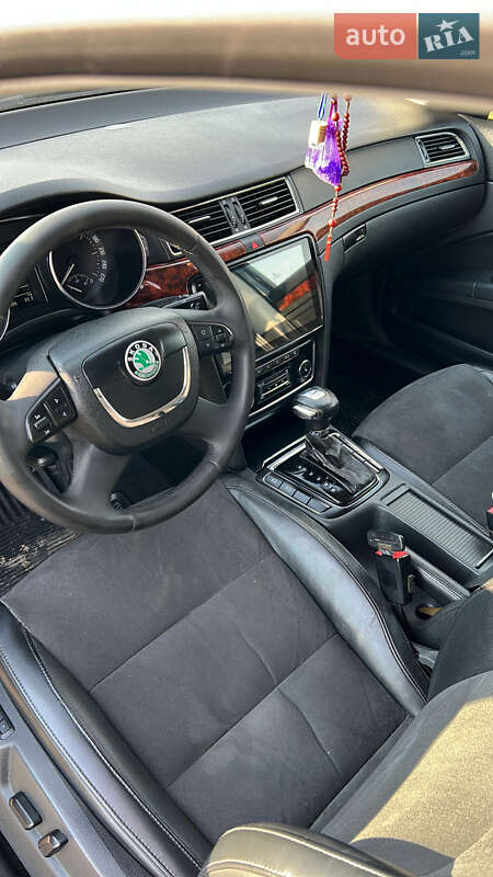 Лифтбек Skoda Superb 2011 в Мукачево