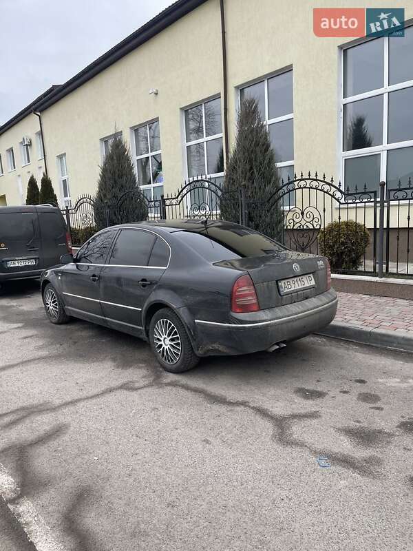 Лифтбек Skoda Superb 2005 в 