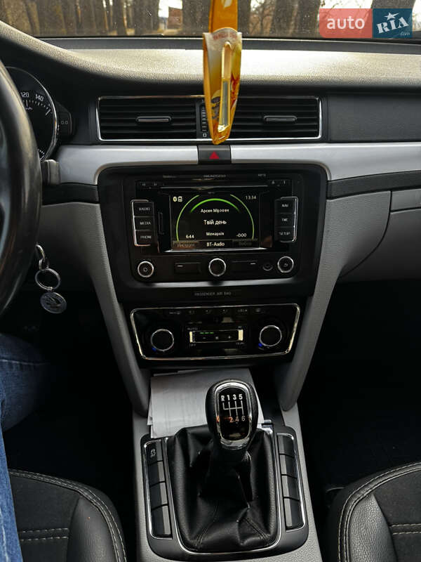 Ліфтбек Skoda Superb 2011 в Рівному