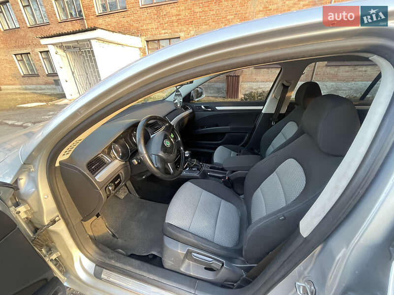 Лифтбек Skoda Superb 2012 в Миргороде