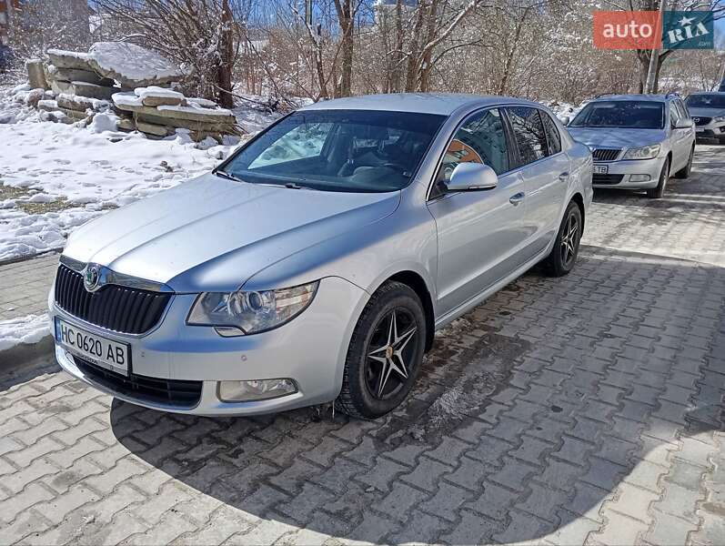 Лифтбек Skoda Superb 2012 в 